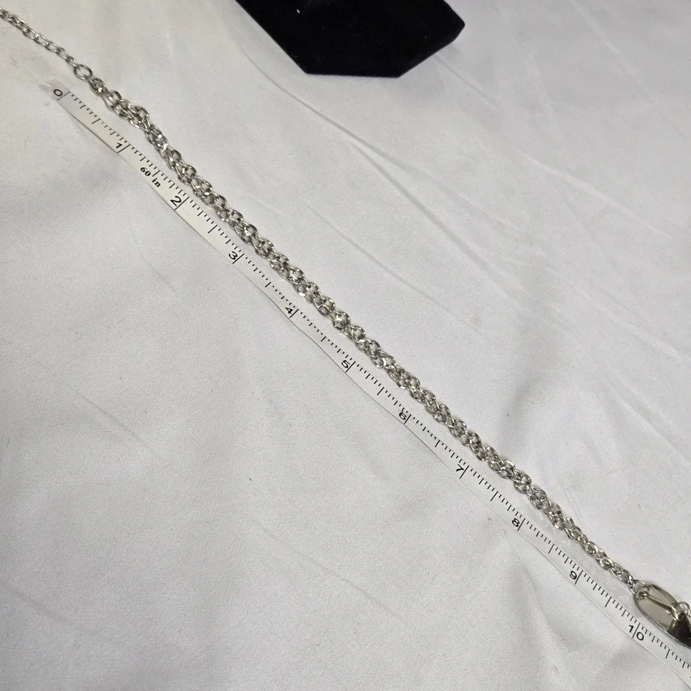 Silver Tone Glitter Overlapping Oval Pendant‎ Necklace, 19